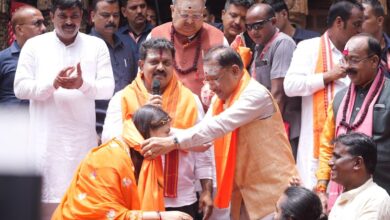*हर-हर महादेव से गूंज उठा भोरमदेव: मुख्यमंत्री श्री विष्णुदेव साय ने हेलीकॉप्टर से पुष्पवर्षा कर हजारों कांवड़ियों का किया भव्य स्वागत*