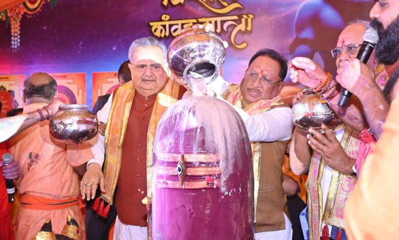 सावन की पावन बेला में मुख्यमंत्री श्री विष्णु देव साय ने किया भगवान शिव का रूद्राभिषेक, प्रदेशवासियों की समृद्धि और सुख-शांति की कामना सावन की पावन बेला में मुख्यमंत्री श्री विष्णु देव साय ने किया भगवान शिव का रूद्राभिषेक, प्रदेशवासियों की समृद्धि और सुख-शांति की कामना